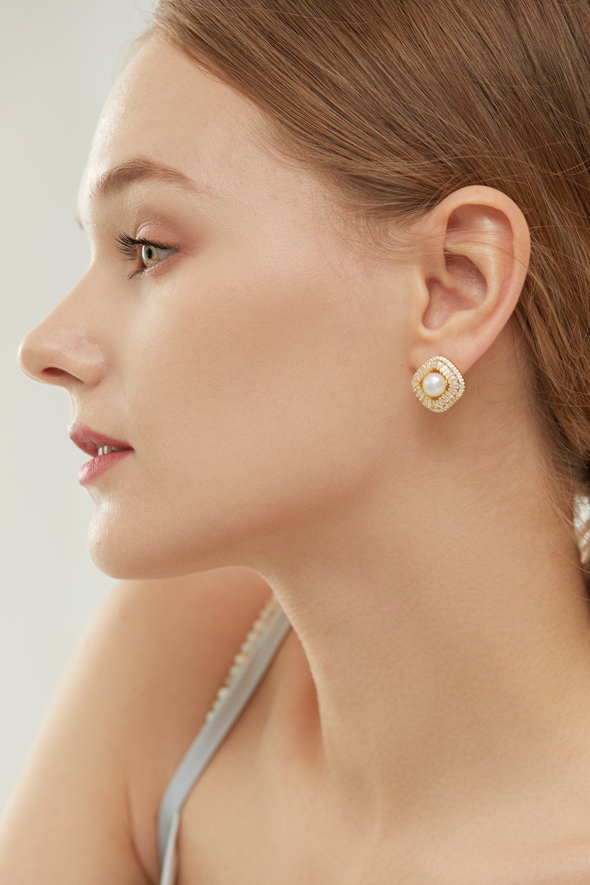 Wholesale Women Fashion Retro Fishtail Rhinestone Pearl Earrings