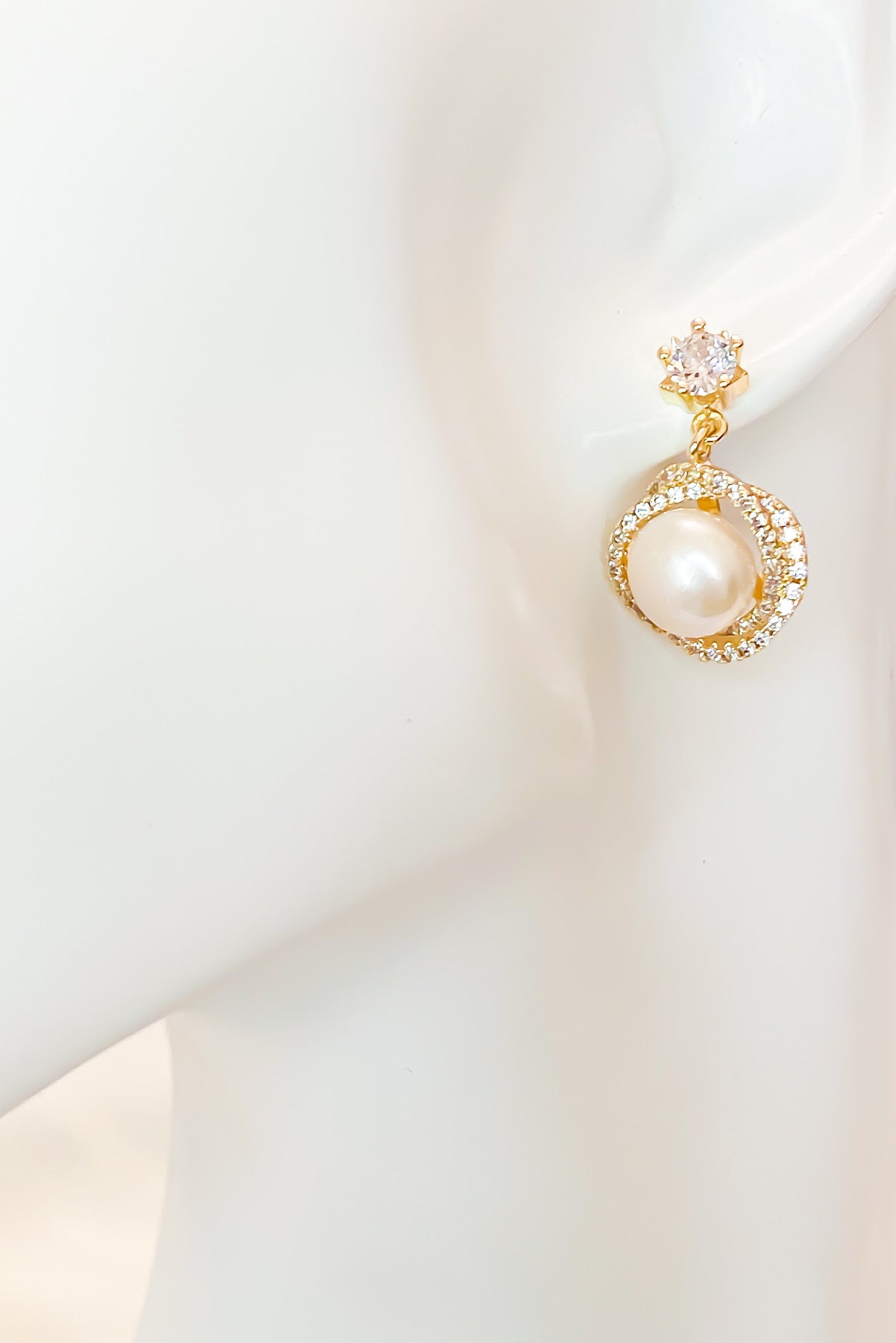SKYE San Francisco Shop SF Chic Modern Elegant Classy Women Jewelry French Parisian Minimalist Alexandrine 18K Gold Crystal Pearl Earrings 8