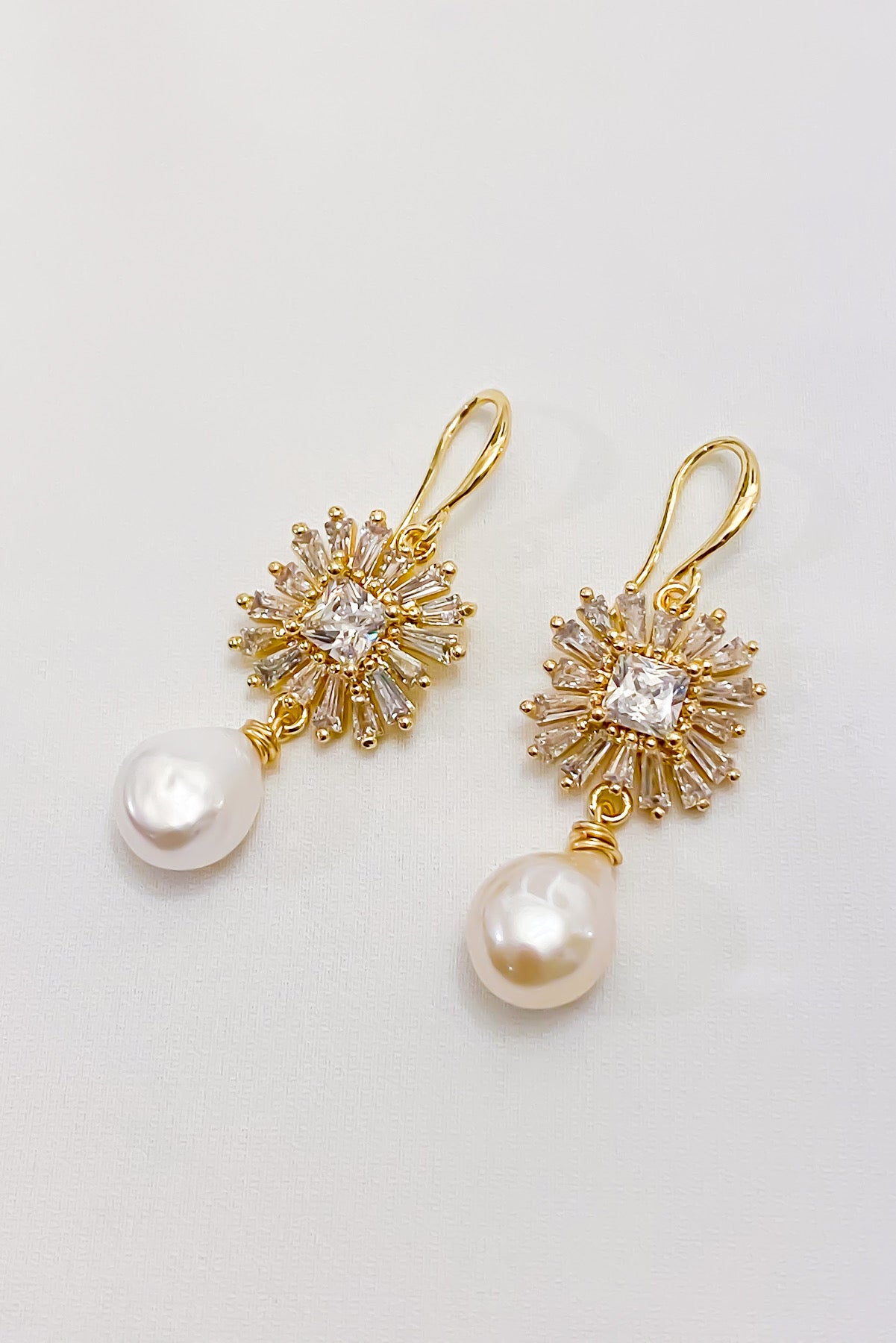 Alizeé 18K Gold Freshwater Pearl Earrings