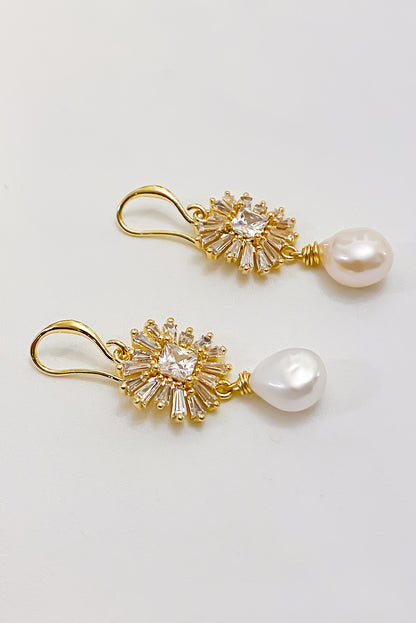 SKYE San Francisco Shop SF Chic Modern Elegant Classy Women Jewelry French Parisian Minimalist Alizee 18K Gold Pearl Earrings 3