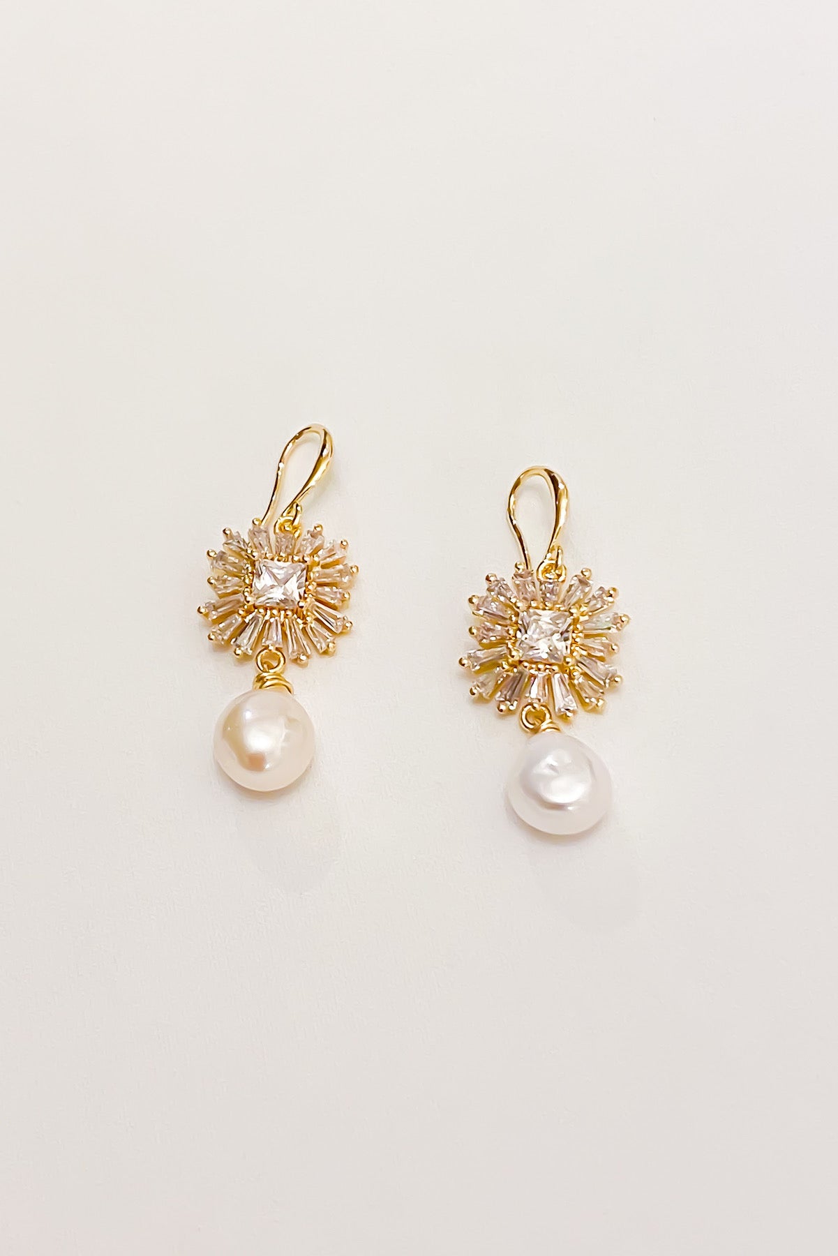 Alizeé 18K Gold Freshwater Pearl Earrings