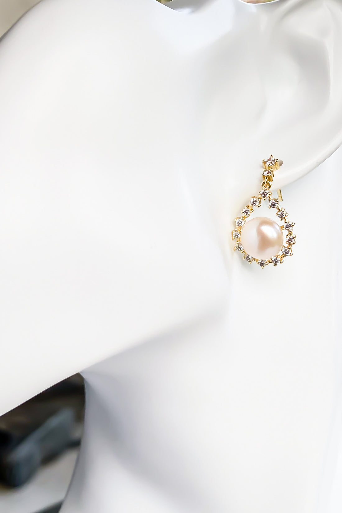 SKYE San Francisco Shop SF Chic Modern Elegant Classy Women Jewelry French Parisian Minimalist Amie 18K Gold Freshwater Pearl Crystal Earrings 5