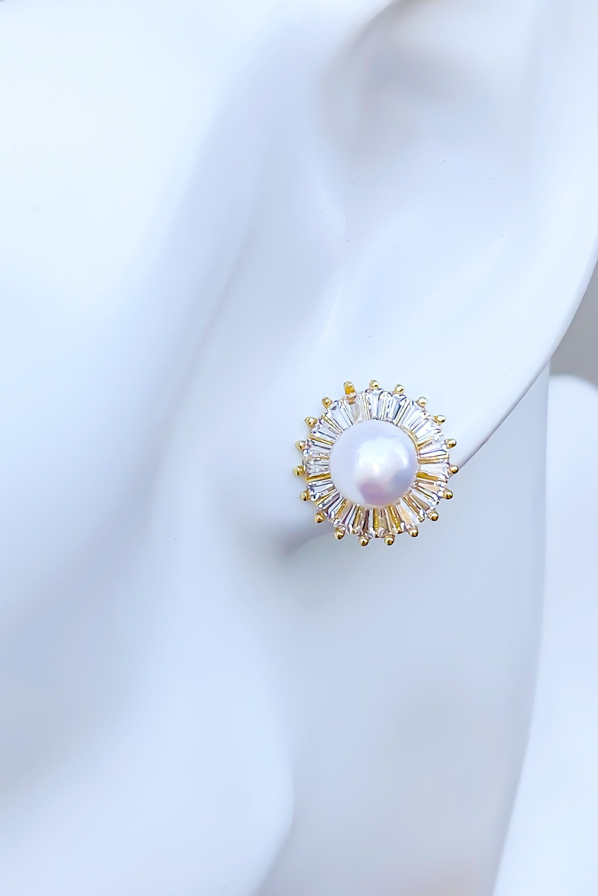 SKYE San Francisco Shop SF Chic Modern Elegant Classy Women Jewelry French Parisian Minimalist Corina 18K Gold Pearl Earrings 4