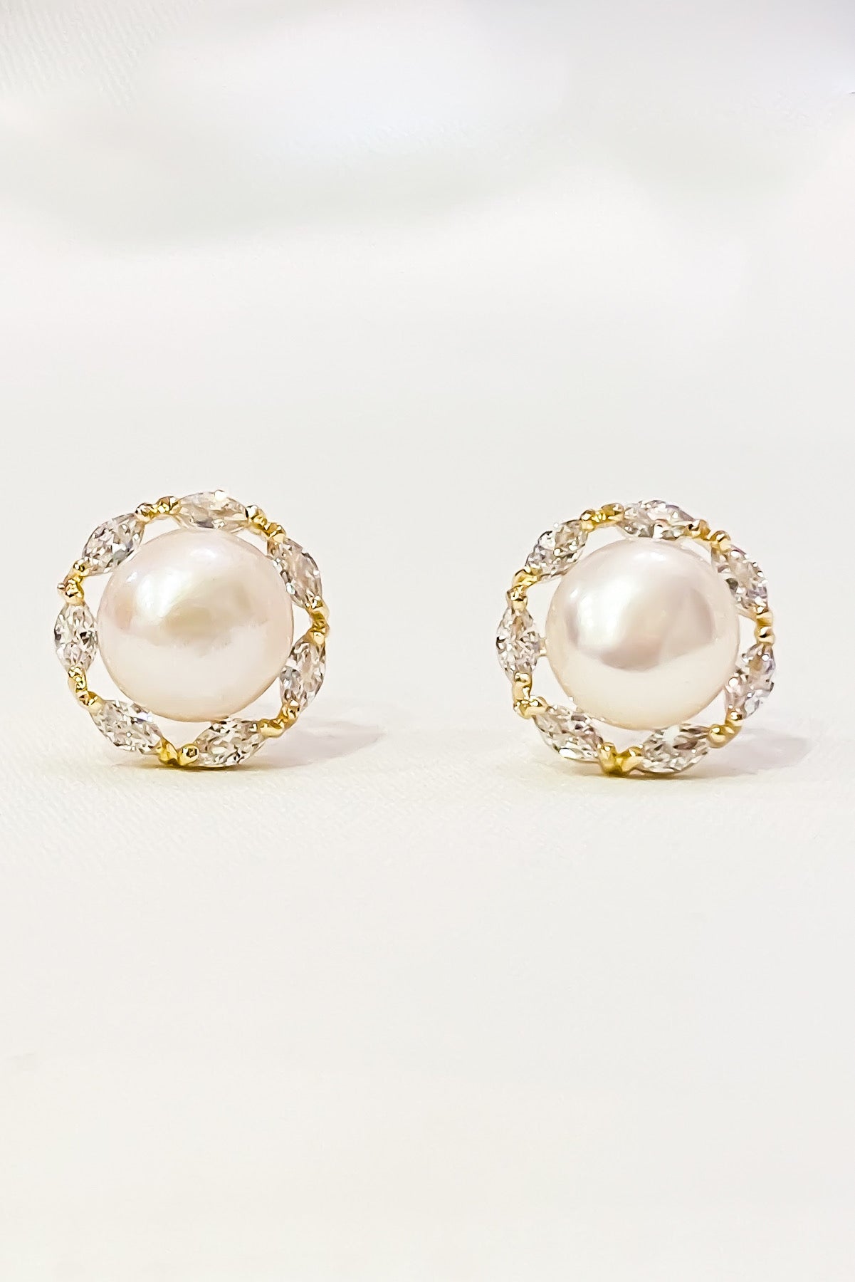 SKYE San Francisco Shop SF Chic Modern Elegant Classy Women Jewelry French Parisian Minimalist Cosette 18K Gold Pearl Earrings 3