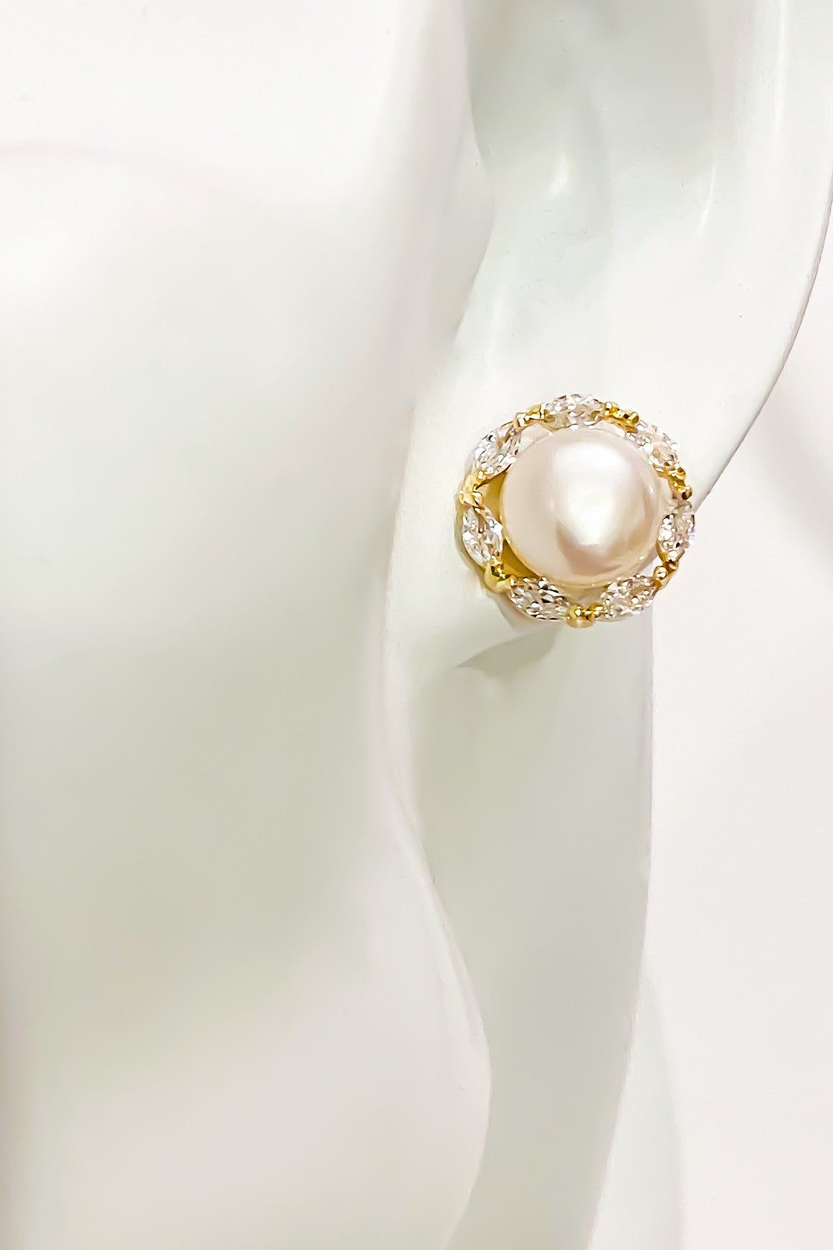 SKYE San Francisco Shop SF Chic Modern Elegant Classy Women Jewelry French Parisian Minimalist Cosette 18K Gold Pearl Earrings 5
