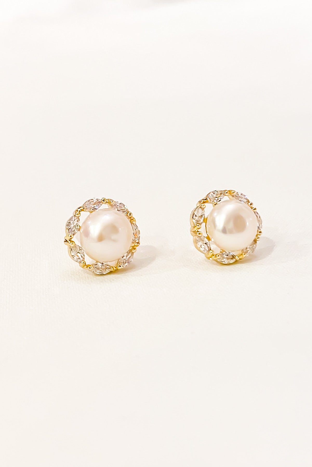 SKYE San Francisco Shop SF Chic Modern Elegant Classy Women Jewelry French Parisian Minimalist Cosette 18K Gold Pearl Earrings