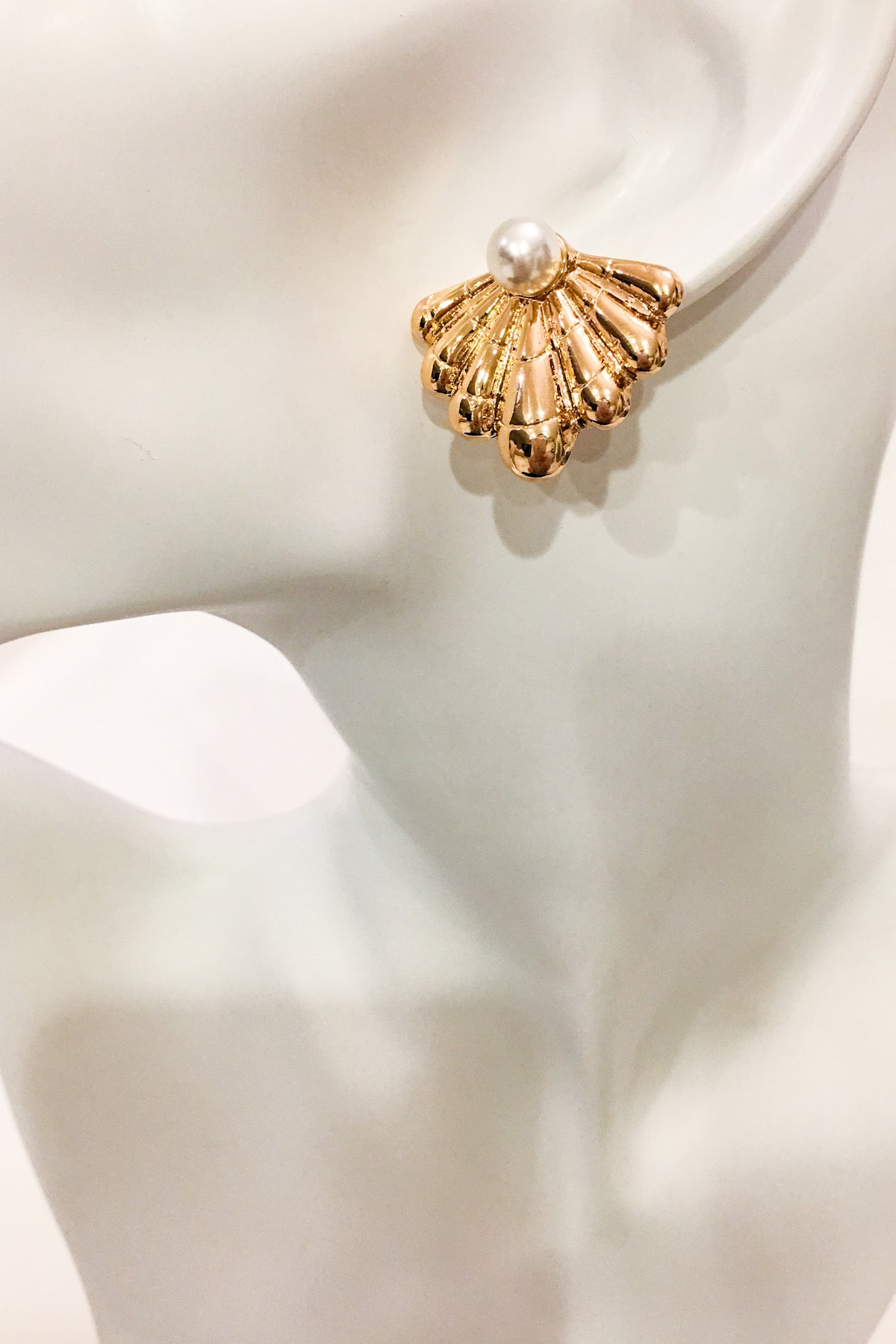 SKYE San Francisco Shop SF Chic Modern Elegant Classy Women Jewelry French Parisian Minimalist Dion 18K Gold Freshwater Pearl Earrings 6