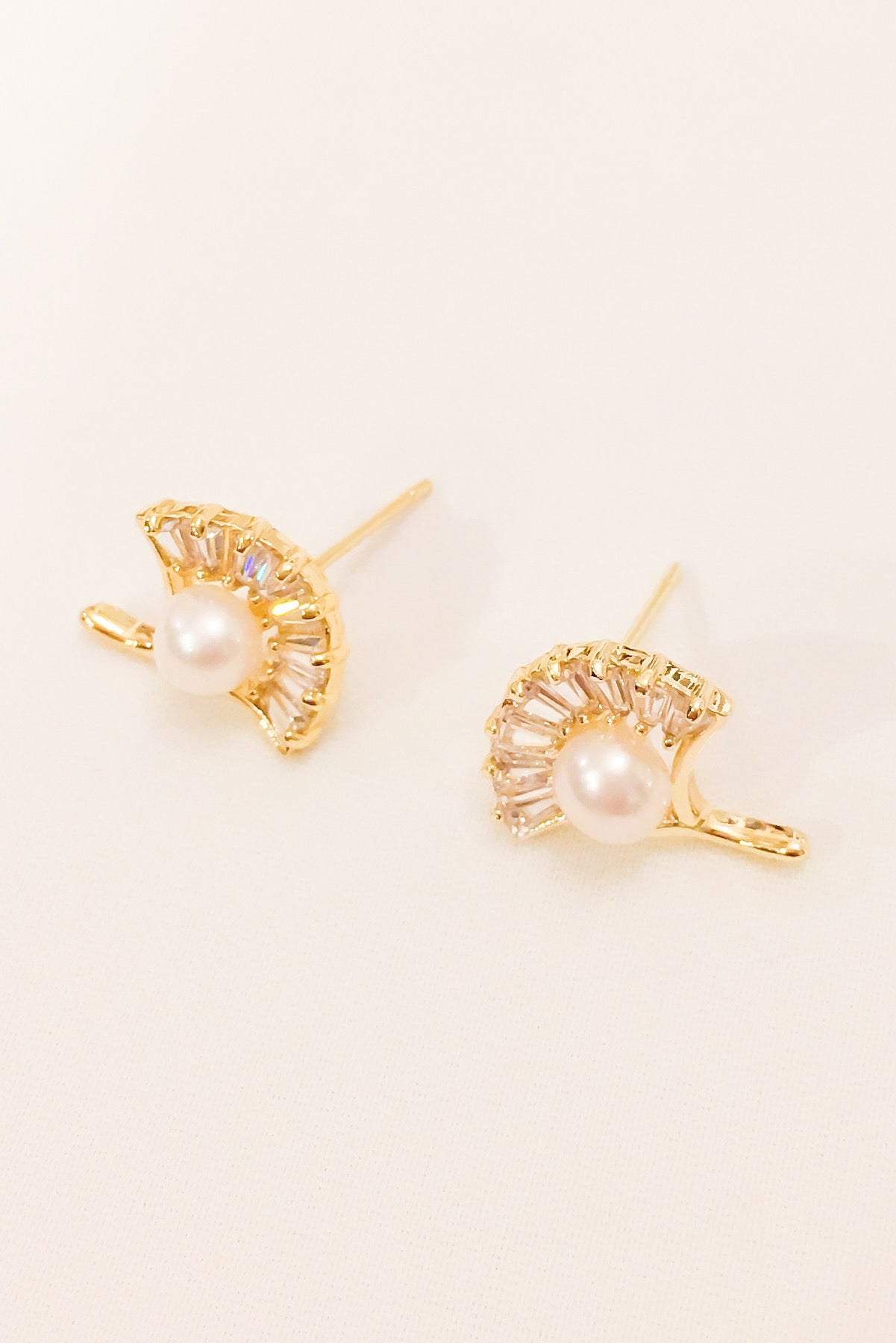 SKYE San Francisco Shop SF Chic Modern Elegant Classy Women Jewelry French Parisian Minimalist Ember 18K Gold Freshwater Pearl Earrings