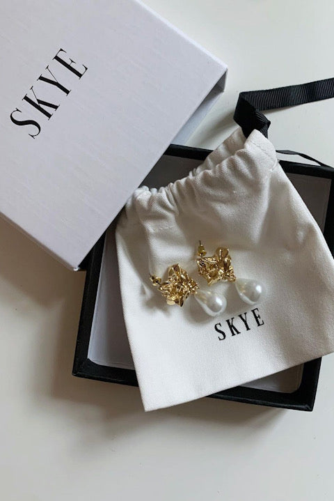 SKYE San Francisco Shop SF Chic Modern Elegant Classy Women Jewelry French Parisian Minimalist Genevieve 18K Gold Pearl Earrings 2