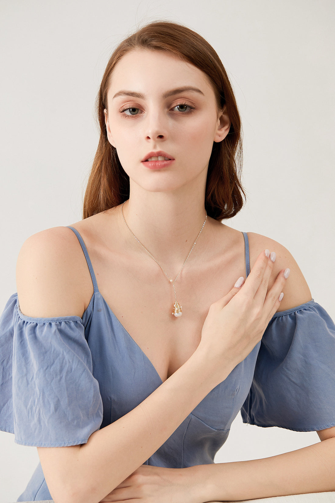 SKYE San Francisco Shop SF Chic Modern Elegant Classy Women Jewelry French Parisian Minimalist Issey 18K Gold Freshwater Pearl Necklace model 4
