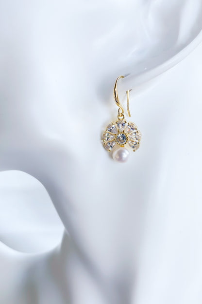 SKYE San Francisco Shop SF Chic Modern Elegant Classy Women Jewelry French Parisian Minimalist Lyna 18K Gold Freshwater Pearl Crystal Earrings 5