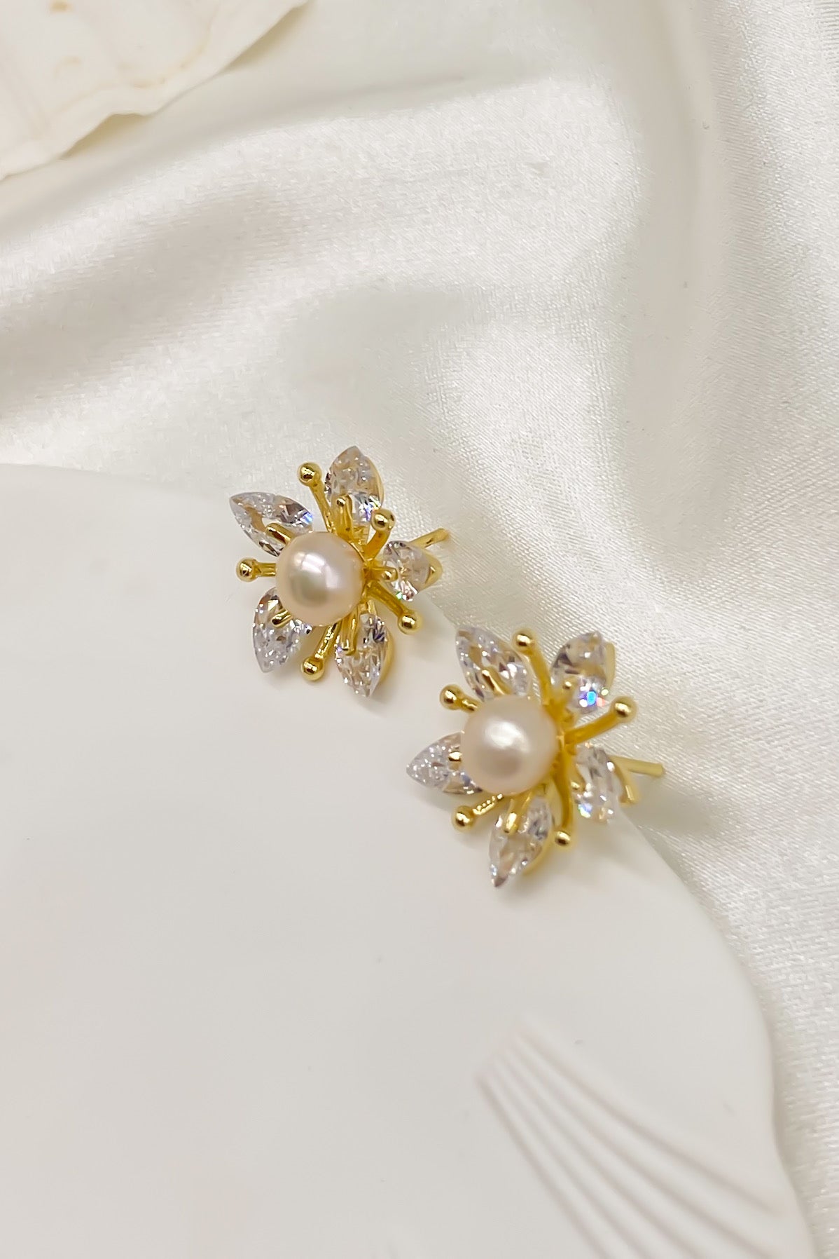 SKYE Shop Chic Modern Elegant Classy Women Jewelry French Parisian Minimalist Angelica Gold Pearl Sakura Flower Stud Earrings 3