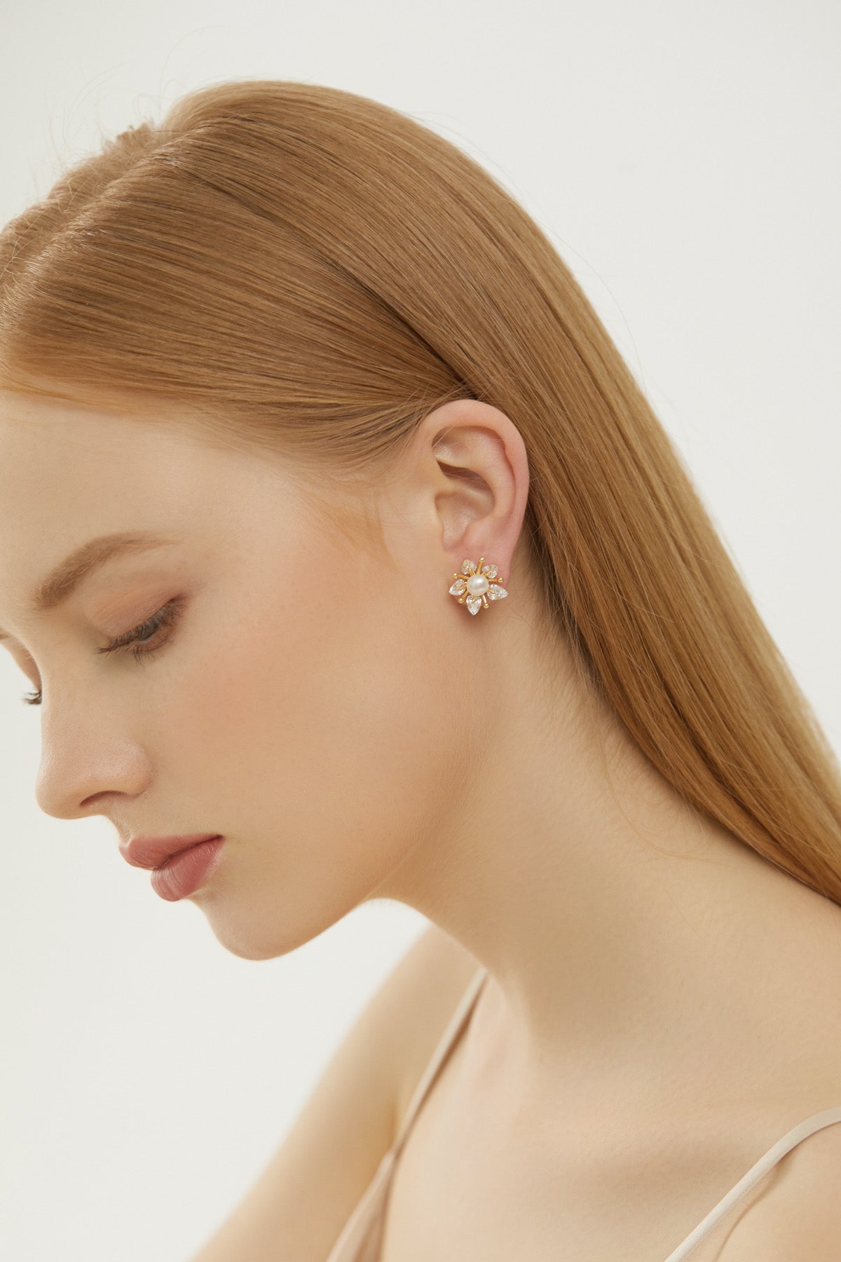 Gold Stud Earrings, Titanium, Minimalist Gold Star Crystal Screw Studs –  HandTstudio
