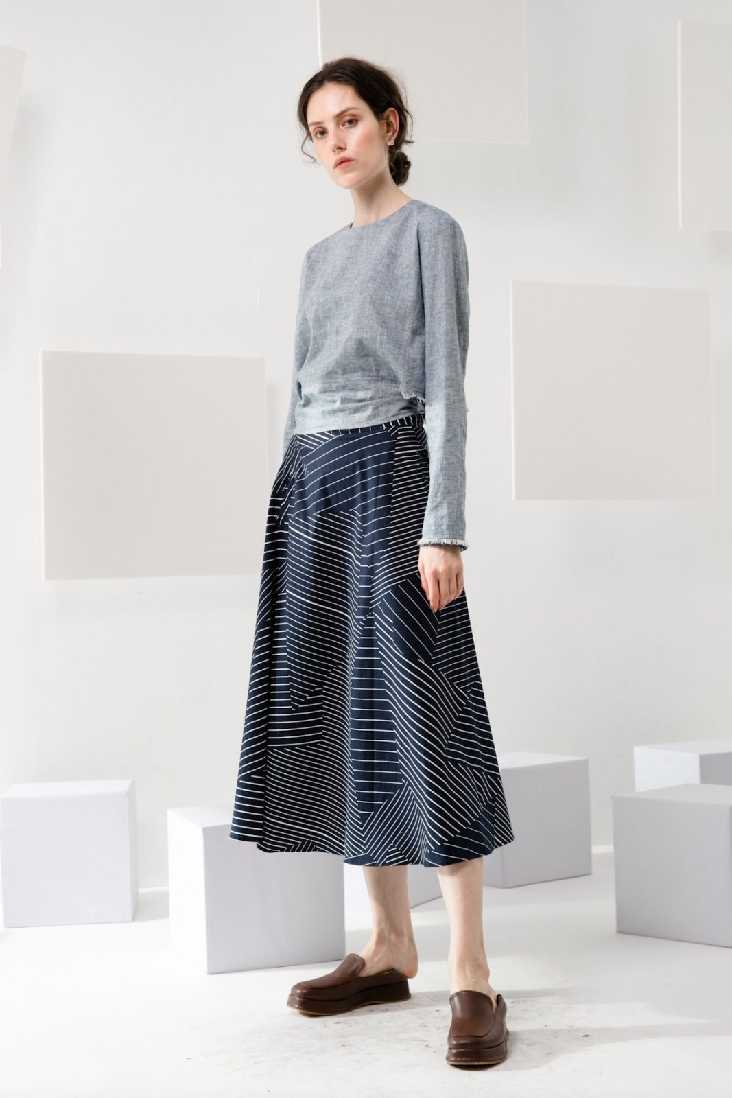 SKYE minimalist women clothing fashion Mia Geometric Midii Skirt blue