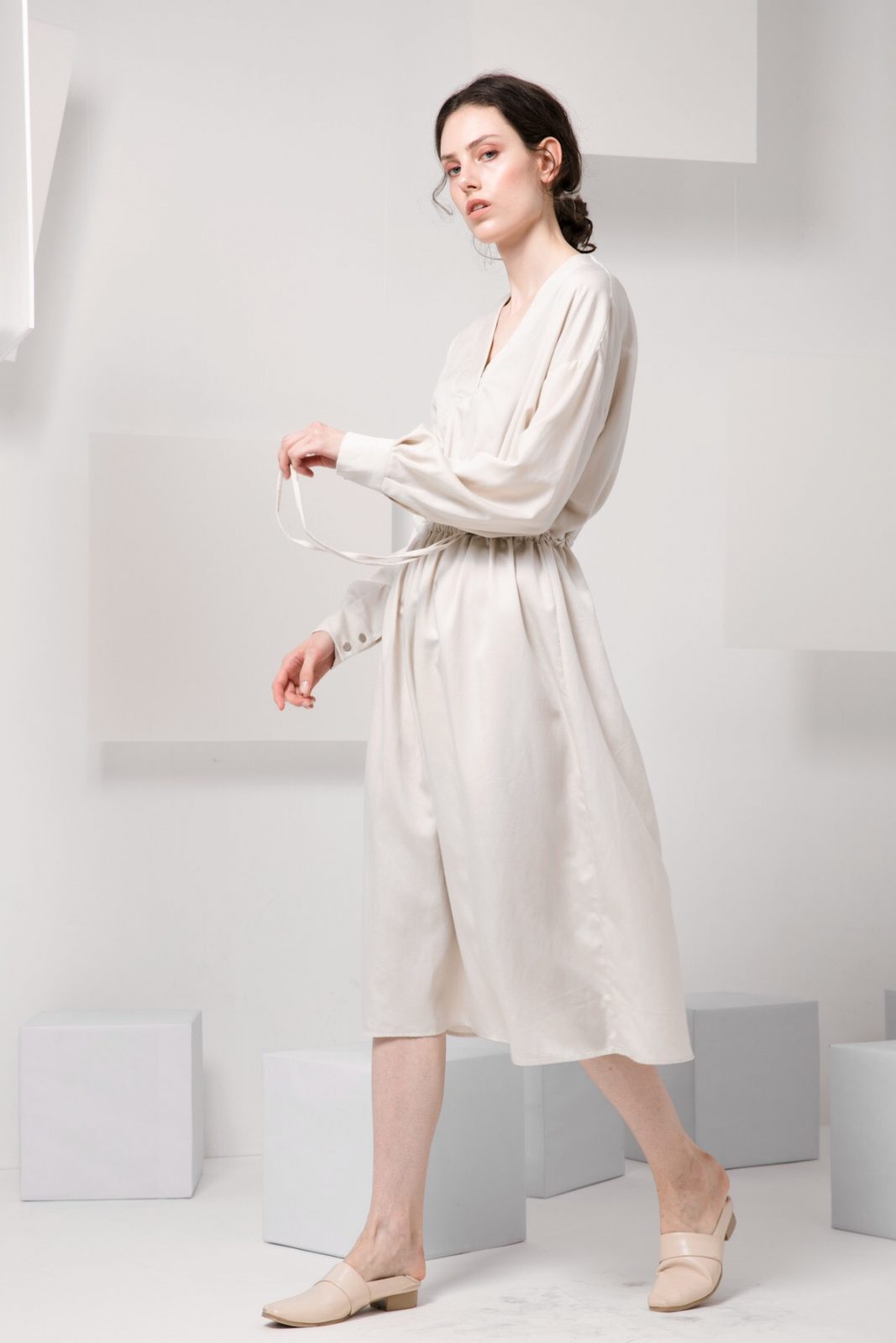 SKYE minimalist women fashion Einer v neck tencel linen drawstring tie waist dress 3