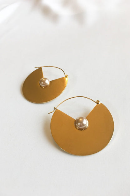 SKYE modern minimalist women fashion accessories Chevelle 18K Gold Pearl Earrings 2