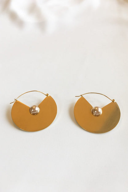 SKYE modern minimalist women fashion accessories Chevelle 18K Gold Pearl Earrings 3