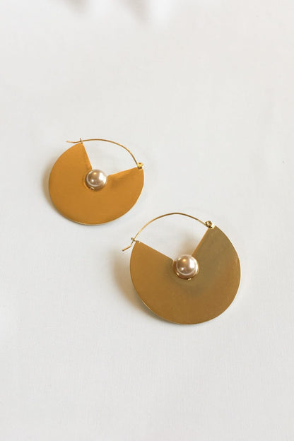 SKYE modern minimalist women fashion accessories Chevelle 18K Gold Pearl Earrings