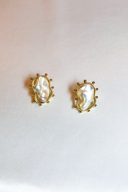 SKYE modern minimalist women fashion accessories Estee Freshwater Baroque 18K Gold Pearl Earrings 3